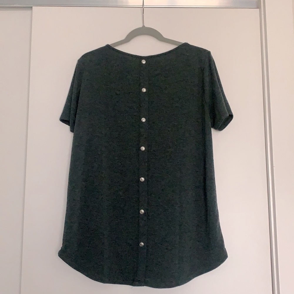 Pink clover size L shirt sleeve tee with faux button detail on back